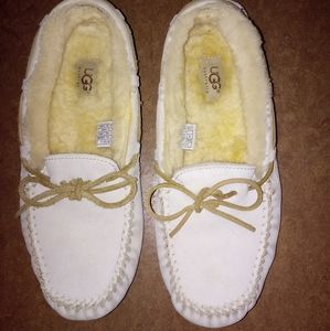 Ugg Womens Dakota Sand Tan Suede Moccasins Shoes SN5612 Sz 9.